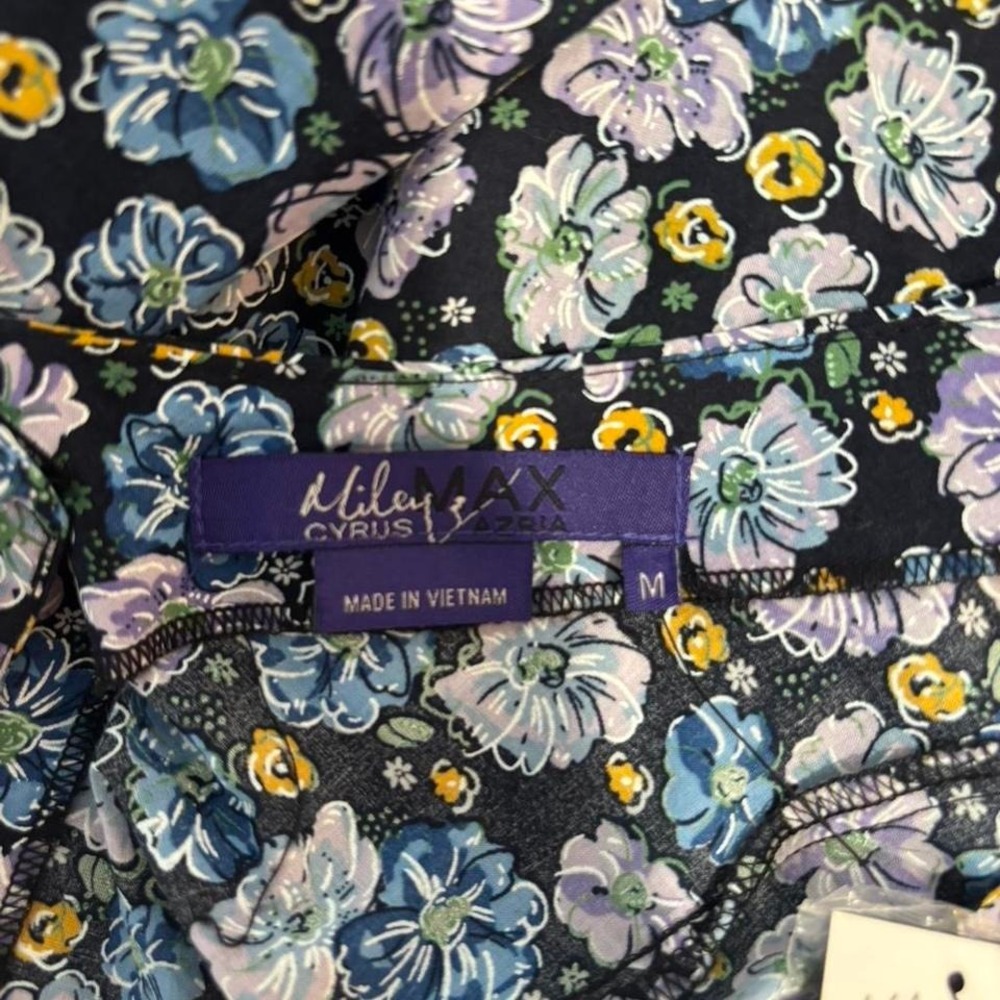 'Miley Cyrus navy floral romper with tie detail. Size M - Picture 5 of 7